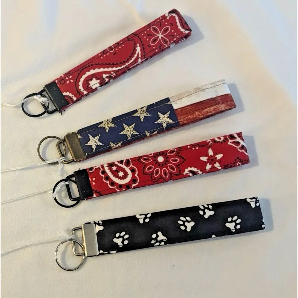 LOT 4 Keychains Wristlets Fabric Paisley Paw Dog Prints Flag Americana Handmade - Picture 5 of 5